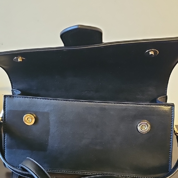 Black Handbag - Picture 3 of 4